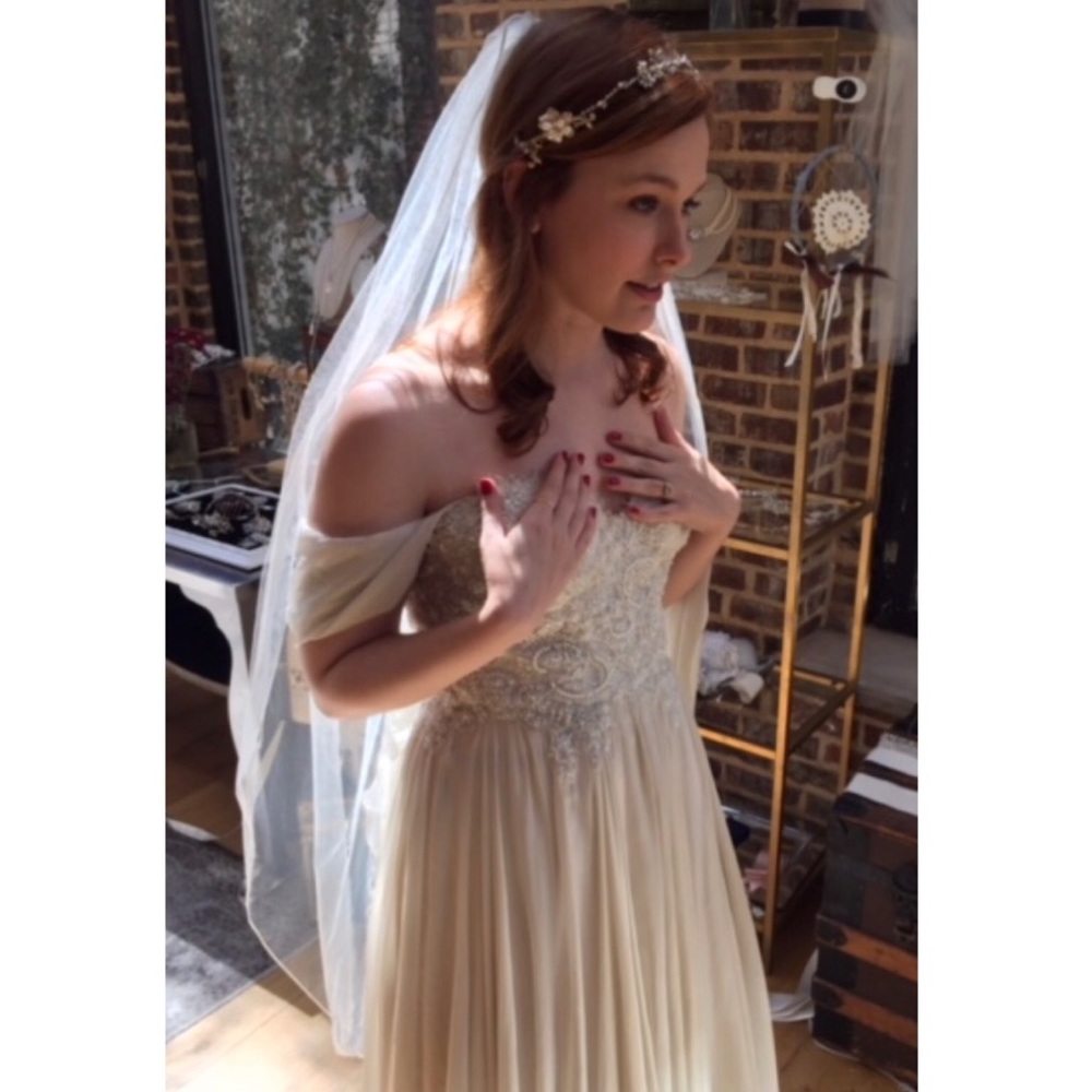 NWT Toni Federici Marie Veil